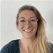 Titulaire d’un bac + 3 en ressources humaines. Maitrise énormément de matières et de sujets